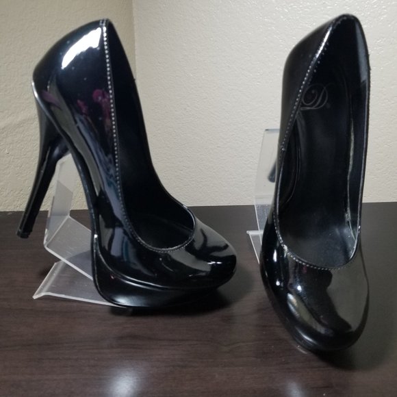 D's 7M-Women High Heel Stilettos Patent Leather Heels  needs a new home - Picture 2 of 7